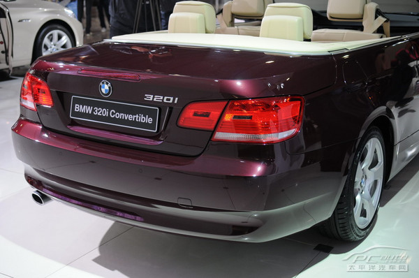 宝马320i敞篷版+全新宝马760li亮相车展