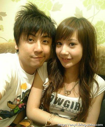 校花晒历任男友亲密照