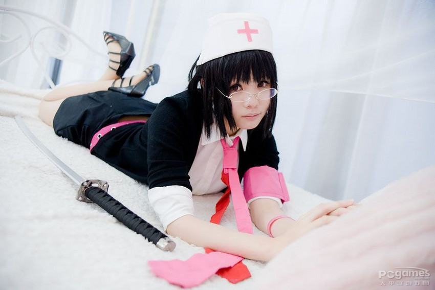 眼镜娘杏里变身性感护士