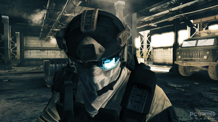 《幽灵行动4:未来战士》高新科技军事战术截图