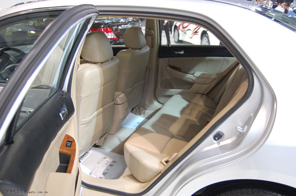 比亞迪F6車展高清大圖