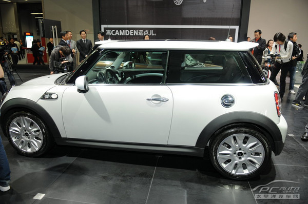 宝马mini50周年纪念版可爱亮相广州车展
