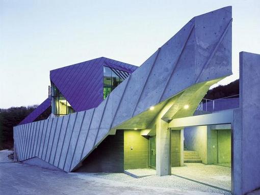 充满光线的玻璃盒子